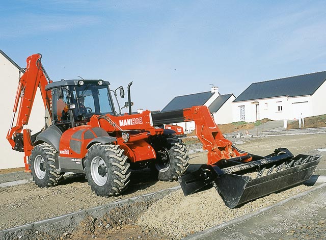 Manitou MANIHOE - rypadlonakladač s teleskopem nebo manipulátor s podkopem?