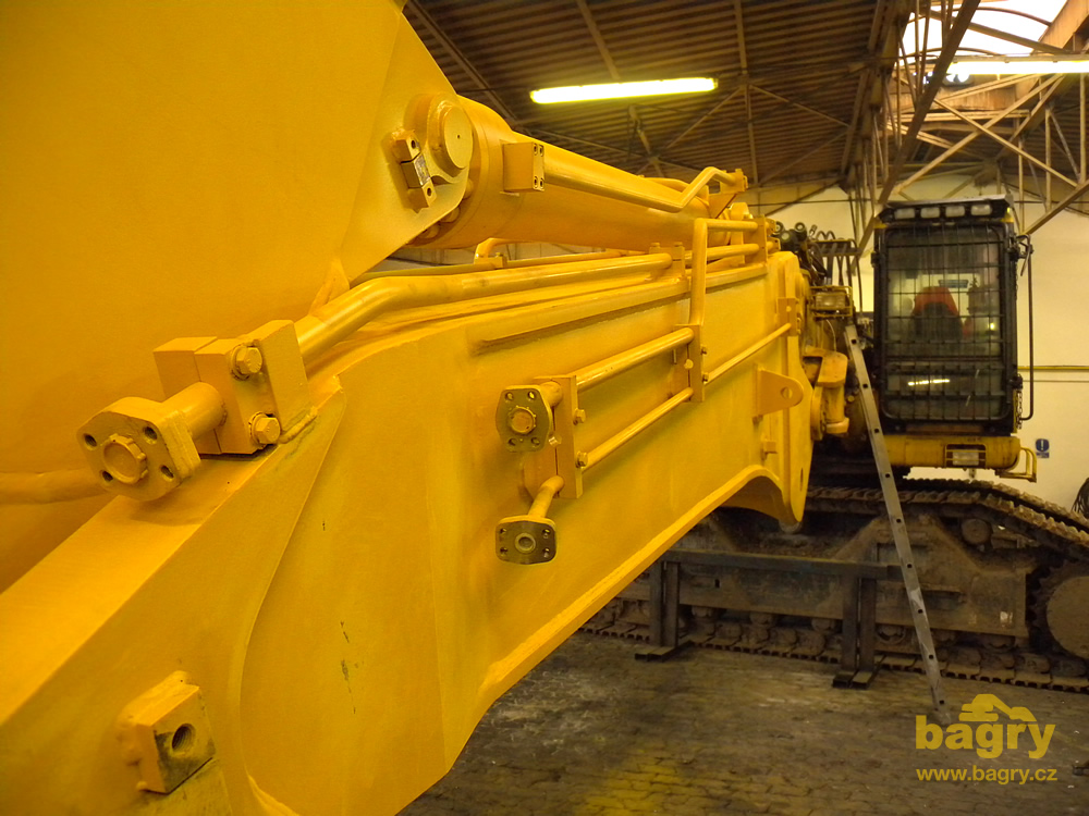 Vedení přídavných hydraulických okruhů