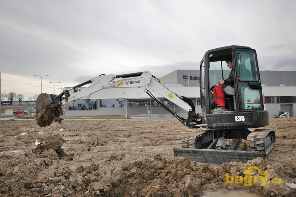Minirypadlo Bobcat E35
