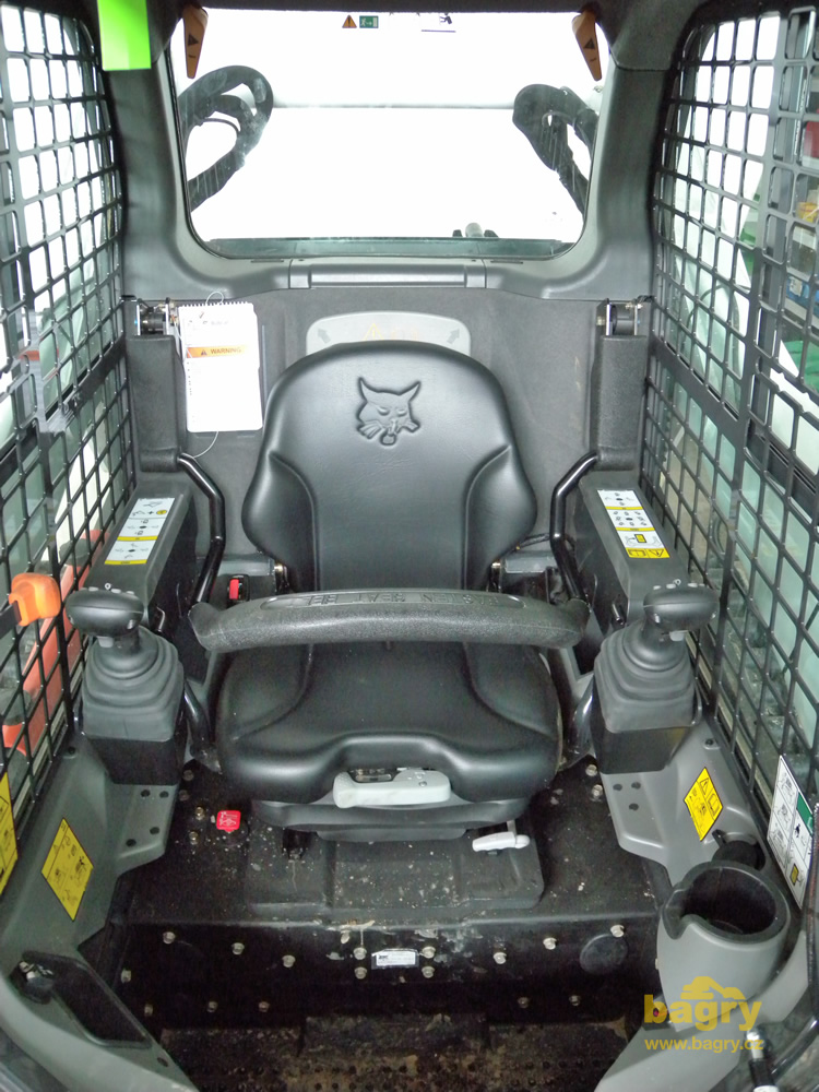 Bobcat T650 - interiér