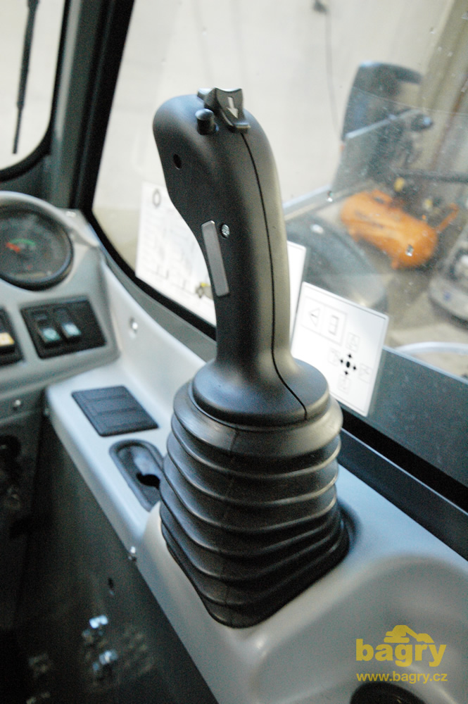 Multifunkční joystick