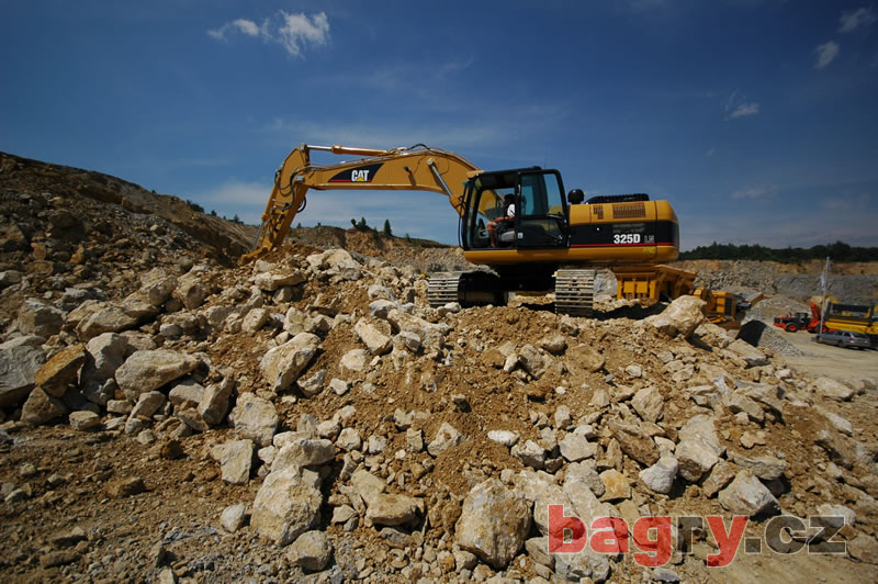 Caterpillar 325D