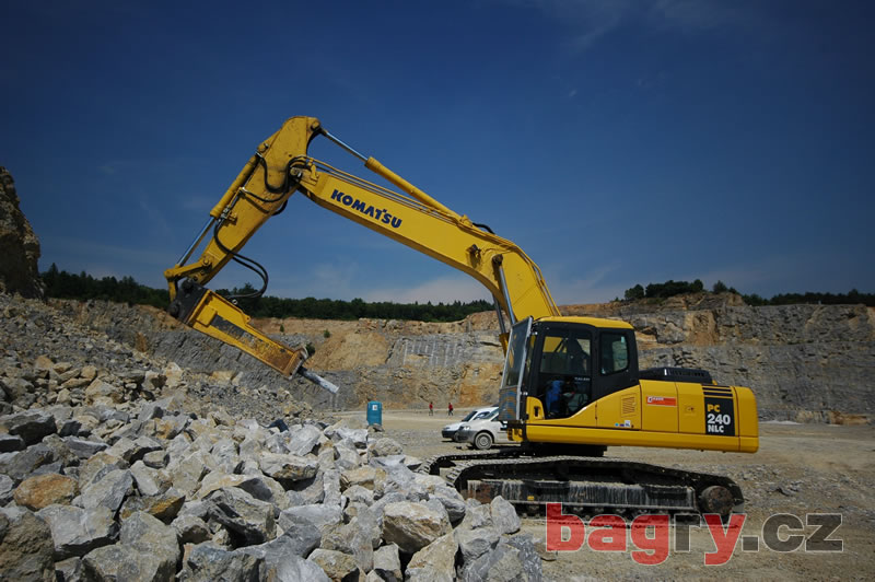 Komatsu PC240NLC s kladivem Atlas Copco MB 1700