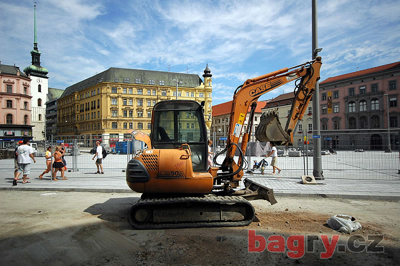 Case 50 na pozadí náměstí Svobody