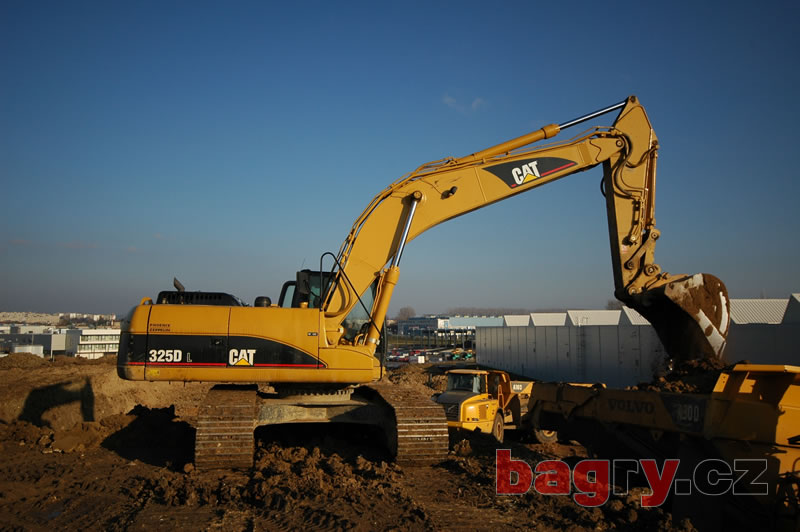 Pásové rypadlo Caterpillar 325D L