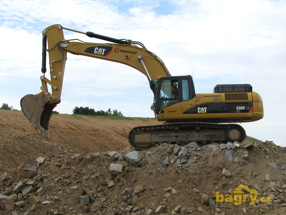 Pásové rypadlo Caterpillar 330D LN