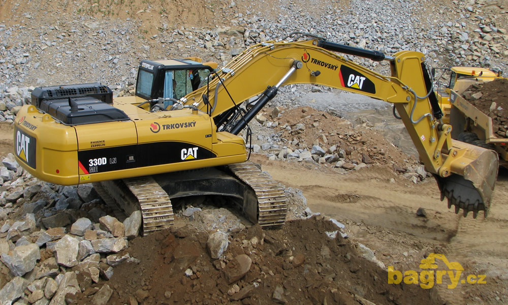 Pásové rypadlo Caterpillar 330D LN