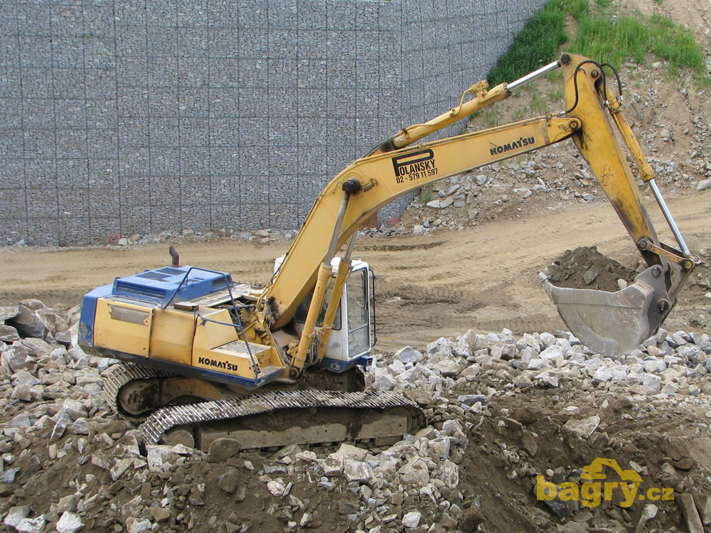Pásové rypadlo Komatsu PC300 firmy Polanský