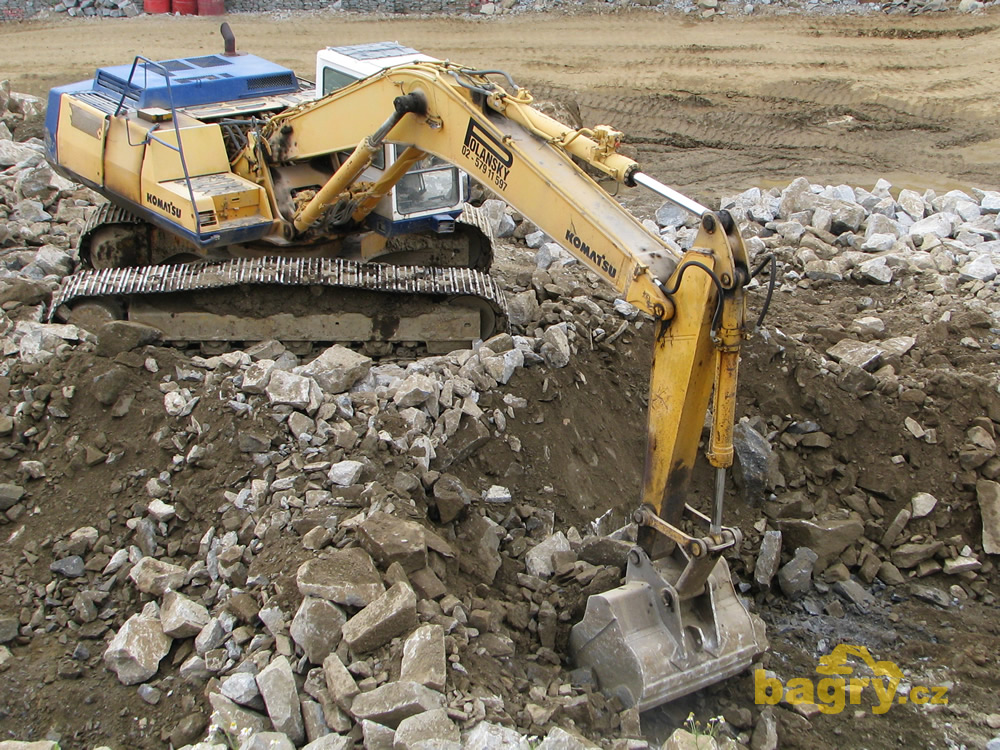 Pásové rypadlo Komatsu PC300 firmy Polanský
