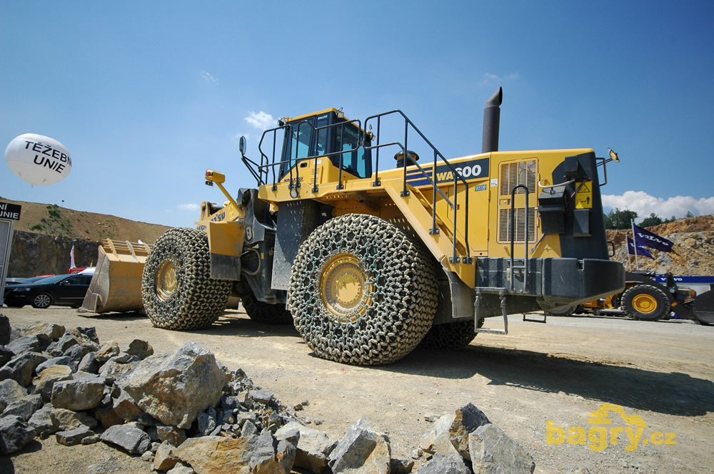 Kolový nakladač Komatsu WA600