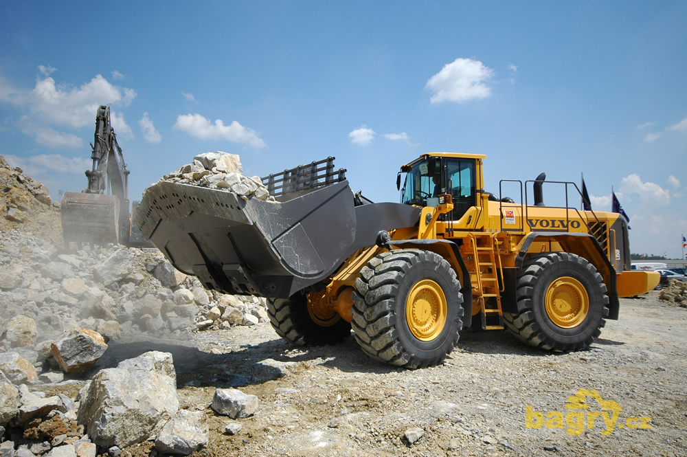 Kolový nakladač Volvo L350F