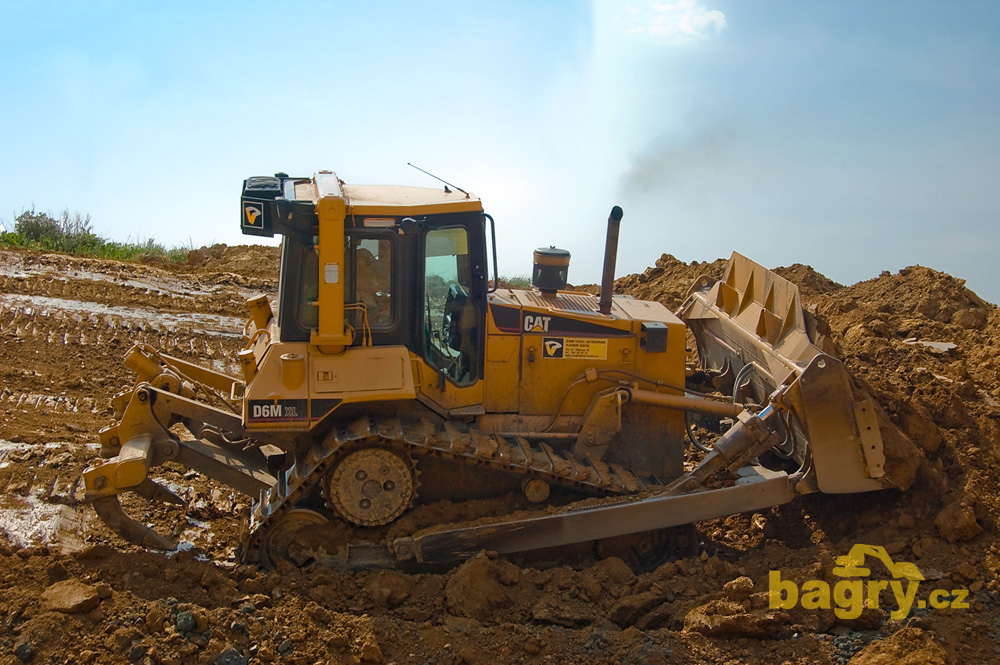 Pásový dozer Caterpillar D6M XL - Dostál