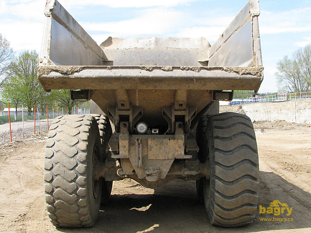 …krásný zadek. )) (kloubový dempr Volvo A25C)