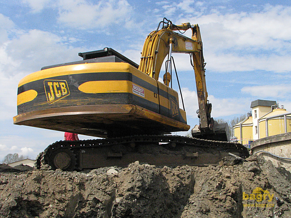 Pásové rypadlo JCB JS 260 XD