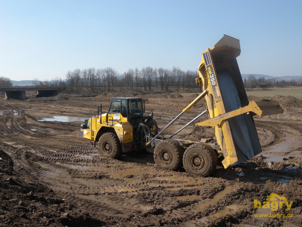 Kloubový dempr Komatsu HM350