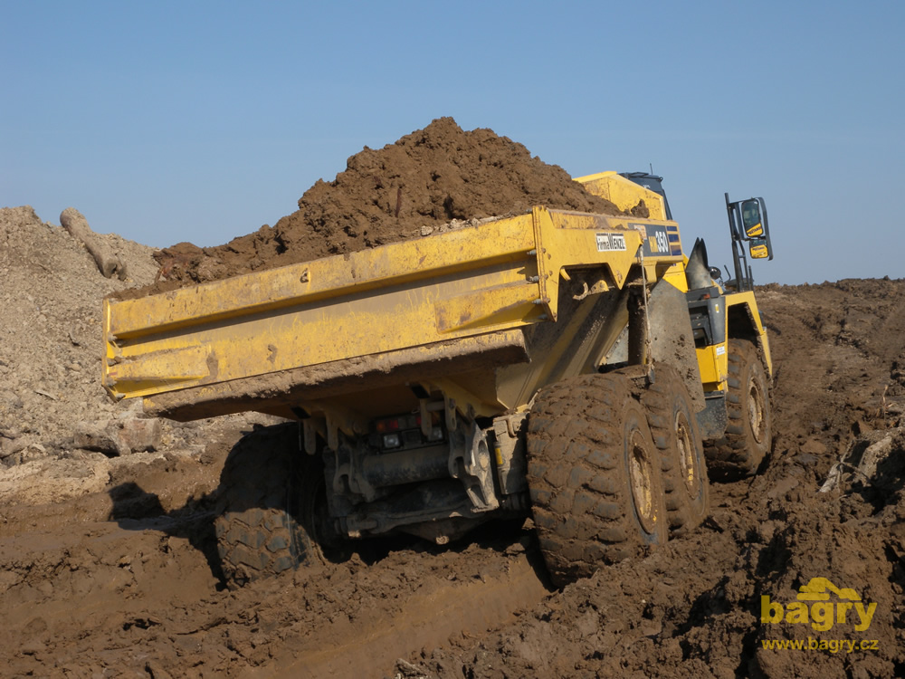 Kloubový dempr Komatsu HM350