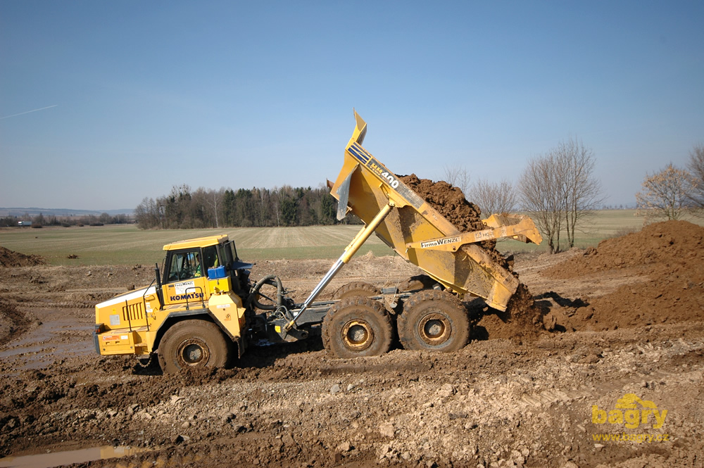 Kloubový dempr Komatsu HM400-1