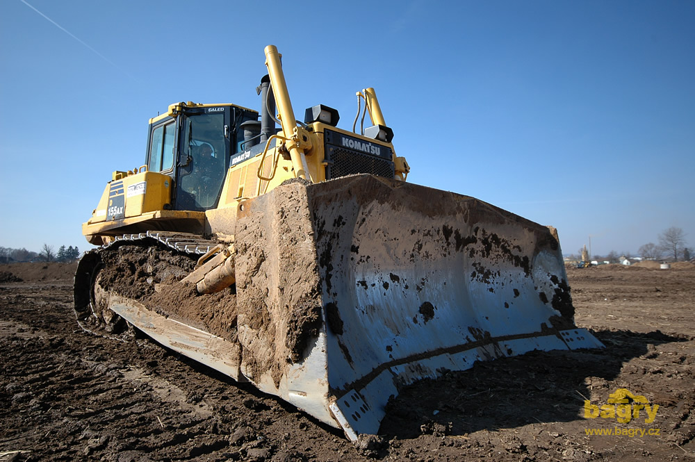 Pásový dozer Komatsu D155 AX-6