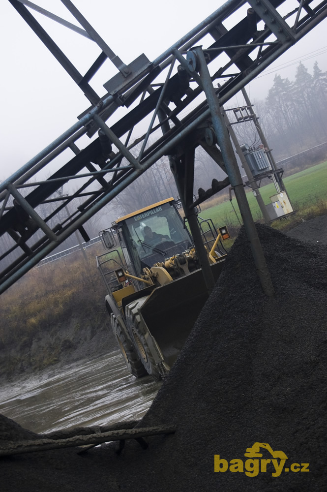 Kolový nakladač Caterpillar 980H