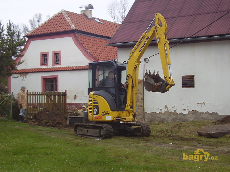 Minirypadlo Komatsu PC35MR