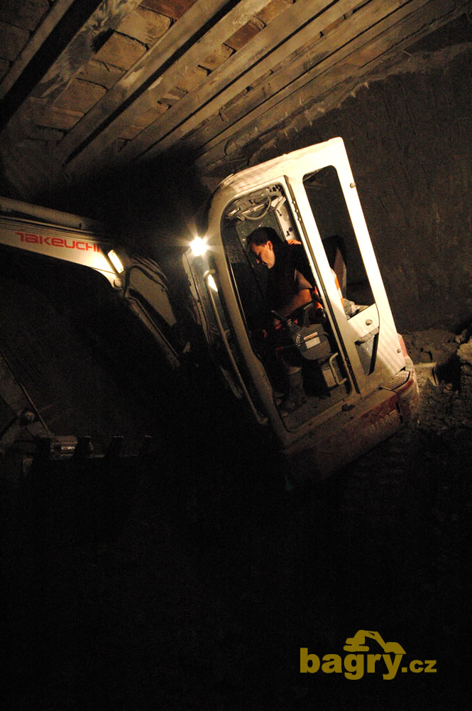 Pásové minirypadlo Takeuchi TB138FR
