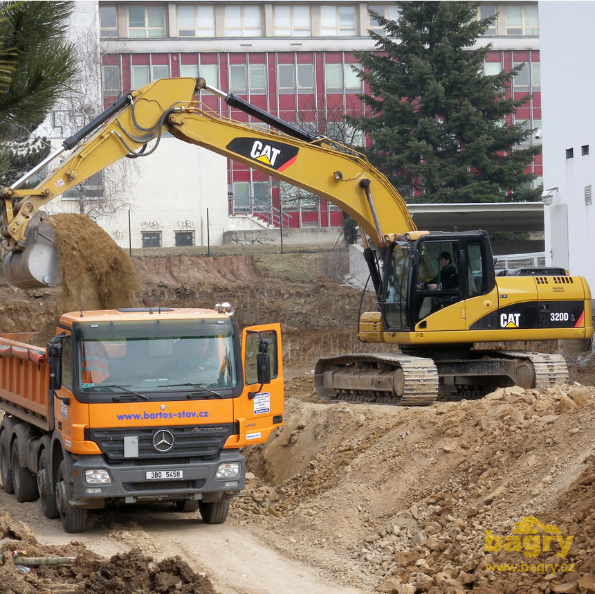 Pásové rypadlo Caterpillar 320D L