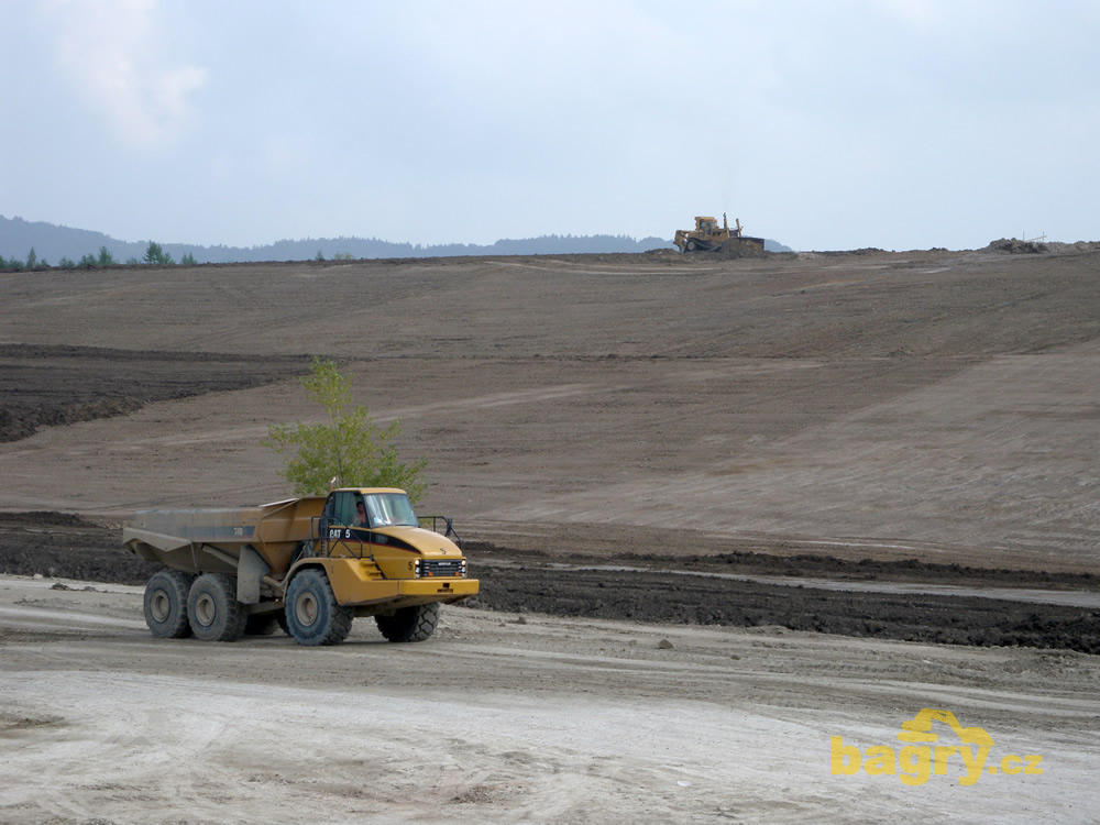 Kloubový dempr Caterpillar 740