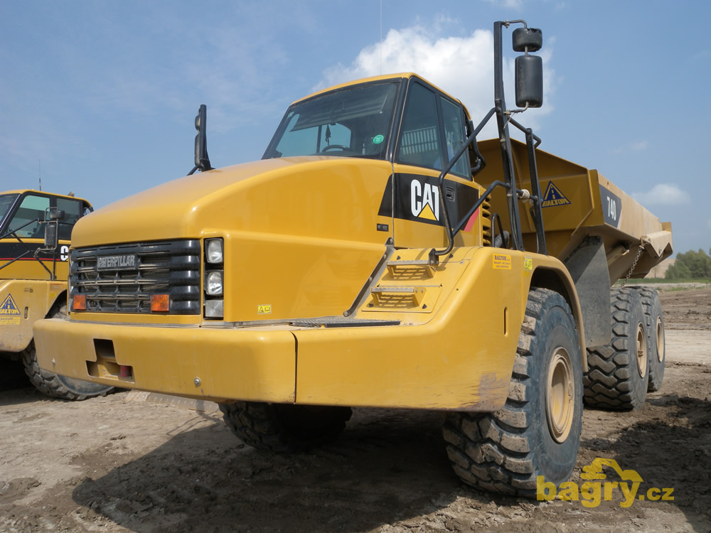 Kloubový dempr Caterpillar 740 firmy Baltom