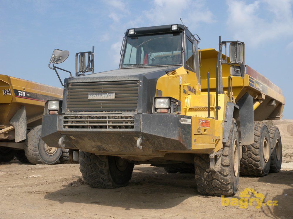 Kloubový dempr Komatsu HM 400
