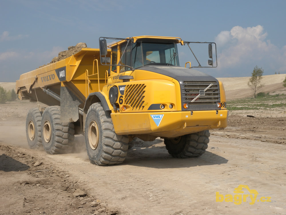 Kloubový dempr Volvo A40 D pracující pro Vodohospodářské stavby