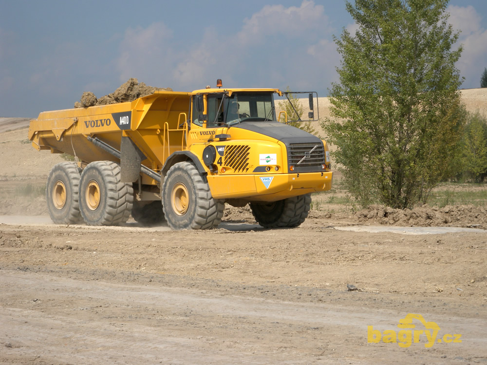 Kloubový dempr Volvo A40 D pracující pro Vodohospodářské stavby