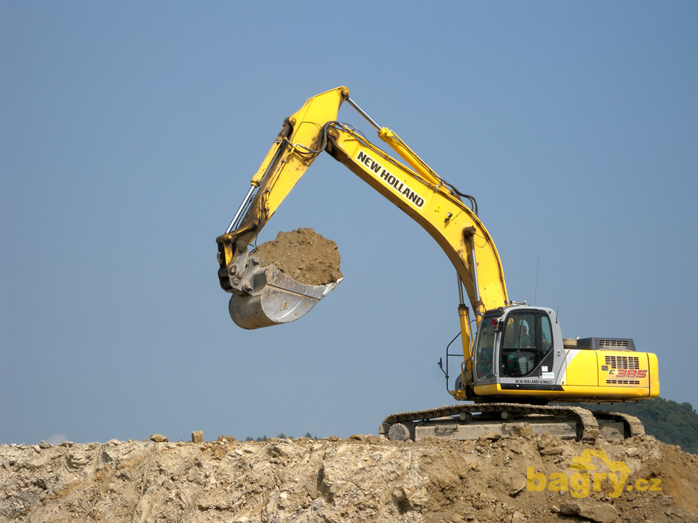 Pásové rypadlo New Holland Kobelco E 385