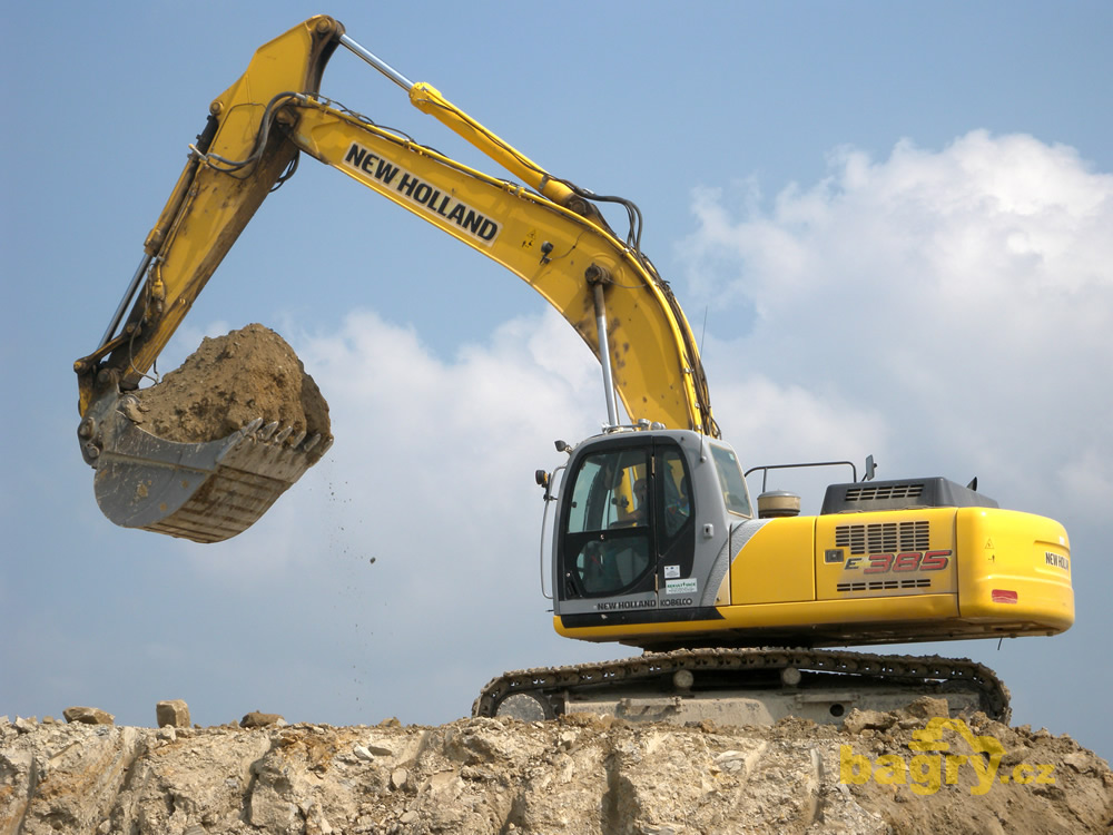 Pásové rypadlo New Holland Kobelco E 385