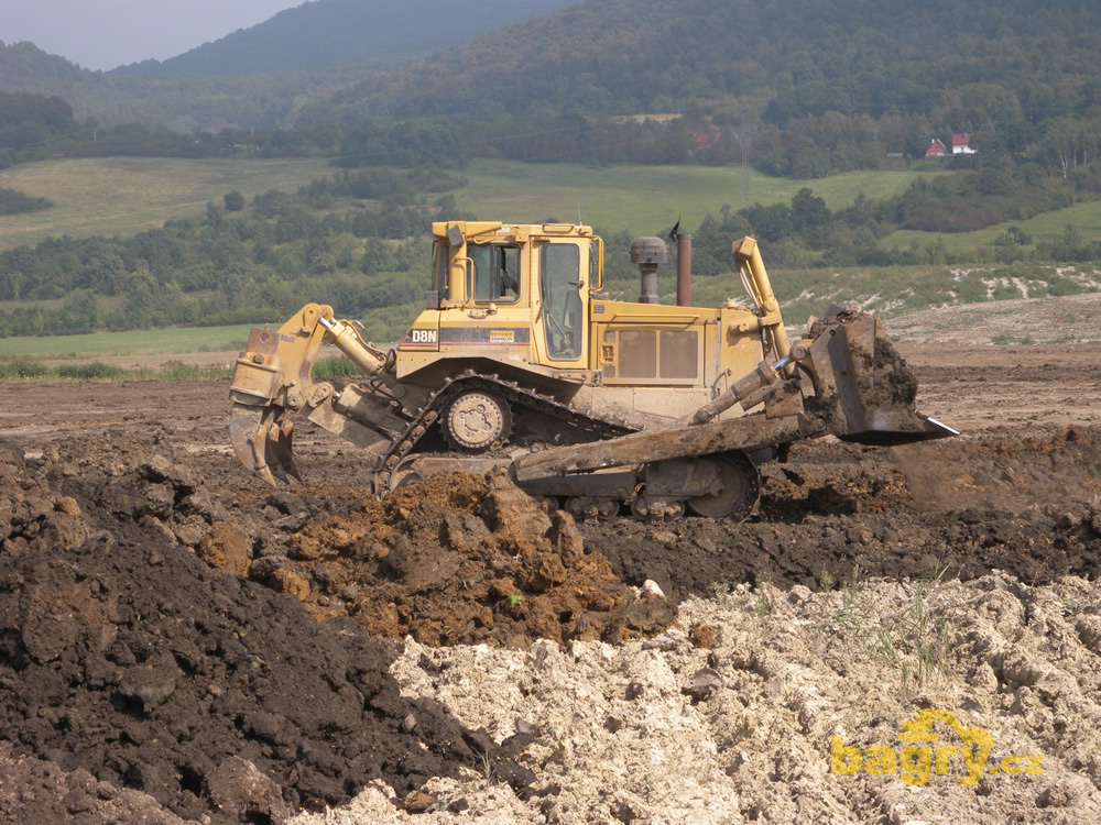 Pásový dozer Caterpillar D8N