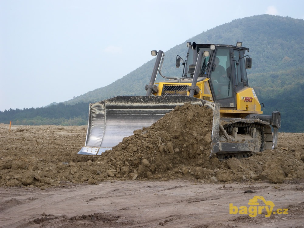 Pásový dozer New Holland D 180