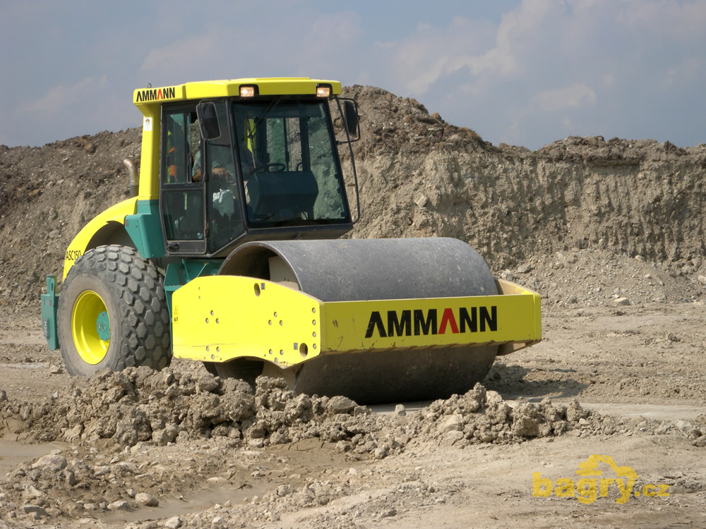 Tahačový válec Ammann ASC 150