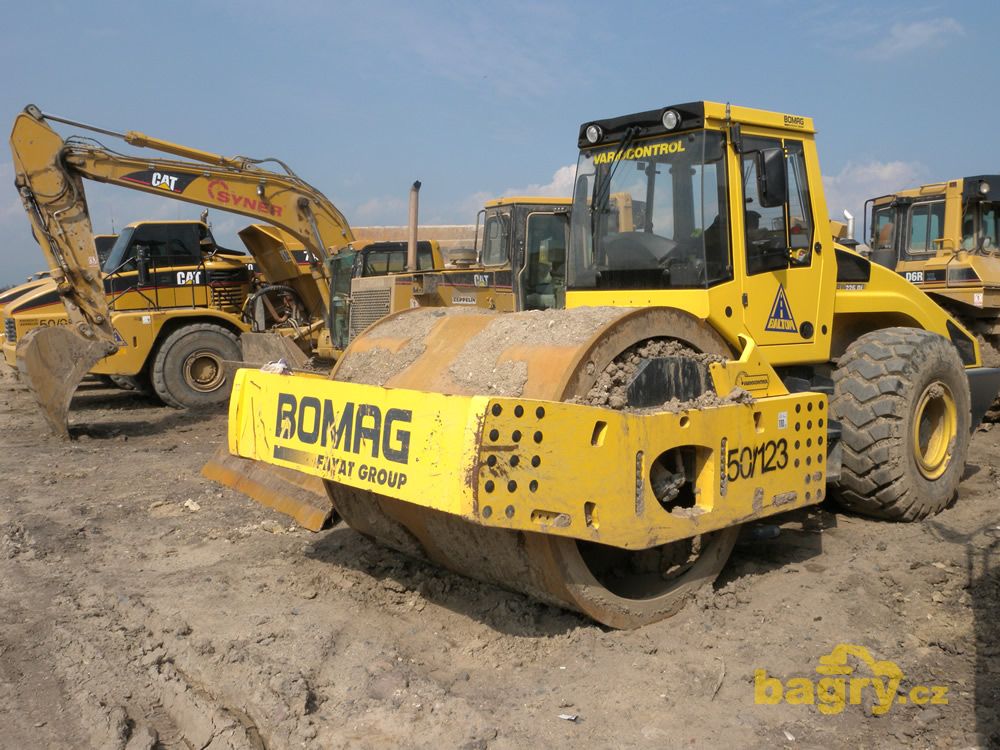Tahačový válec Bomag BW 226 DI firmy Baltom