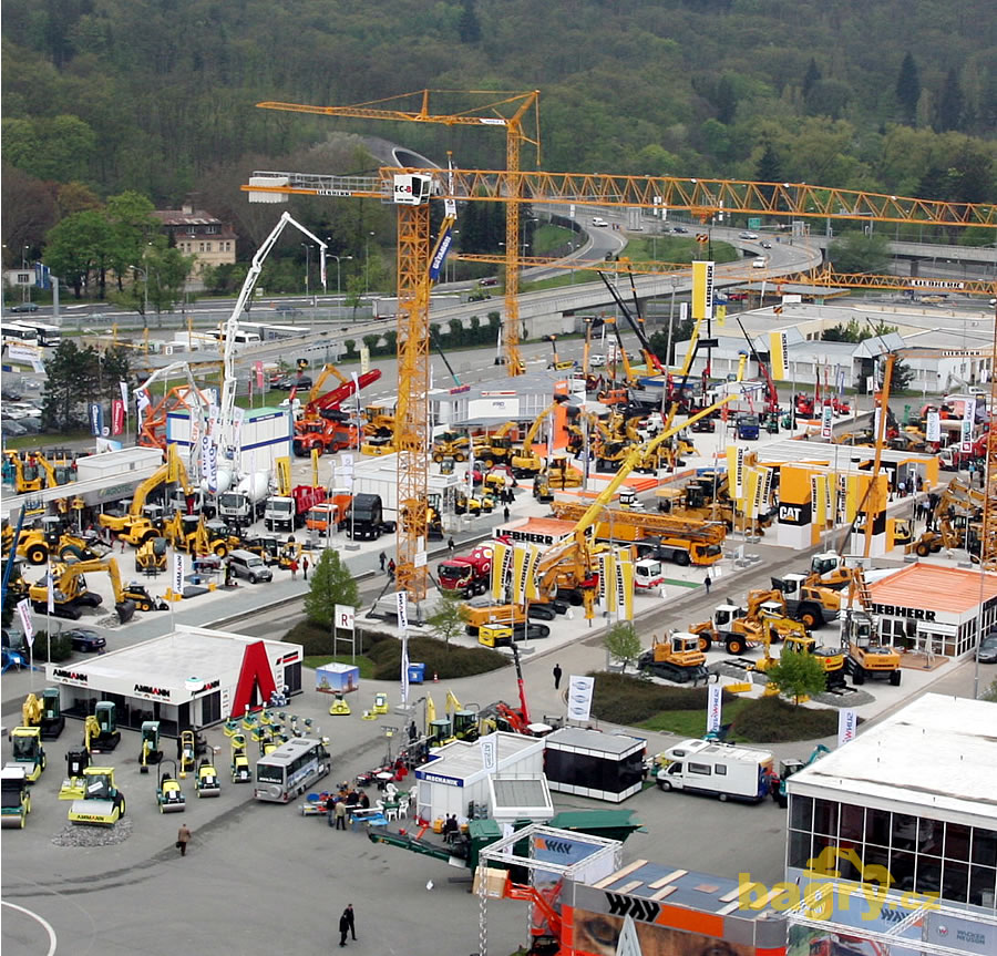 Celkový pohled na expozice stavebních strojů