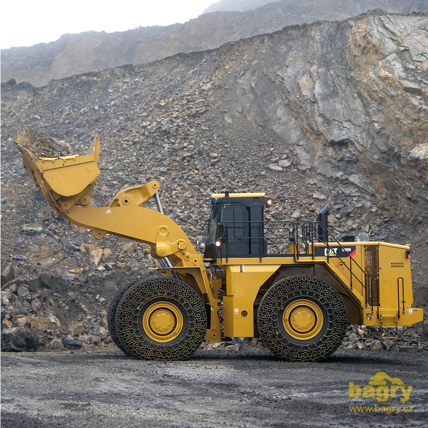 Kolový nakladač Caterpillar 990H