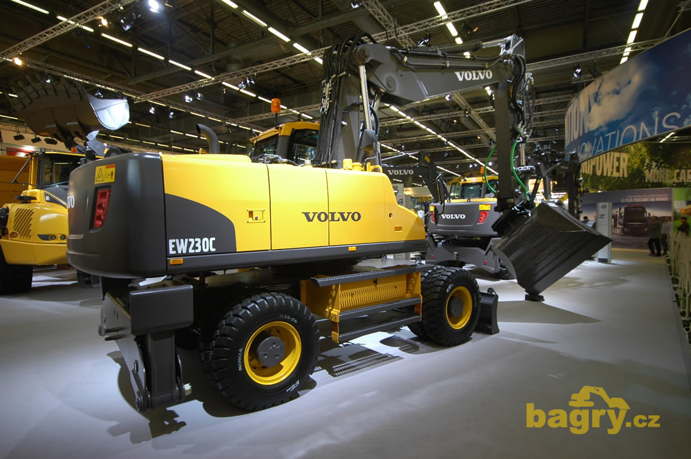 Kolové rypadlo Volvo EW230C