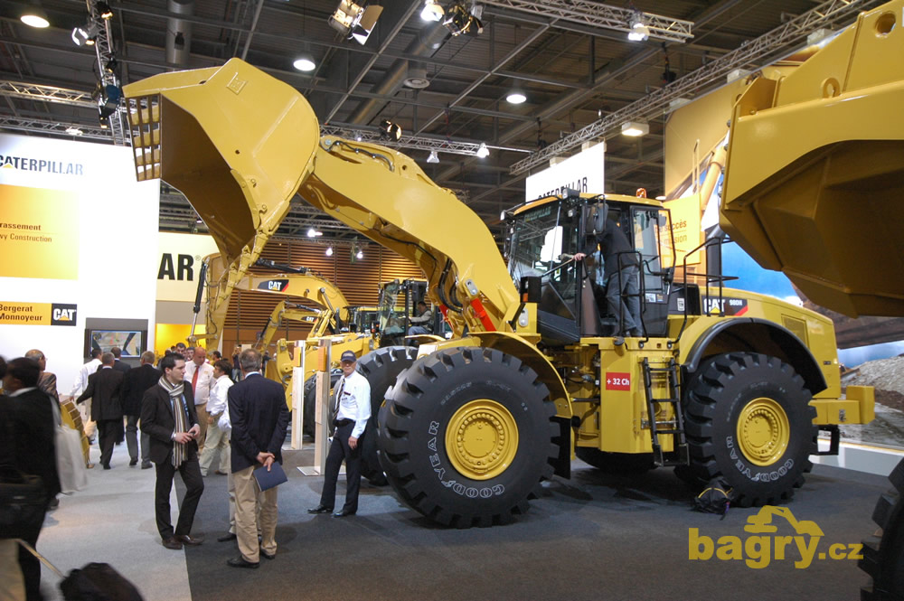 Kolový nakladač Caterpillar 980H