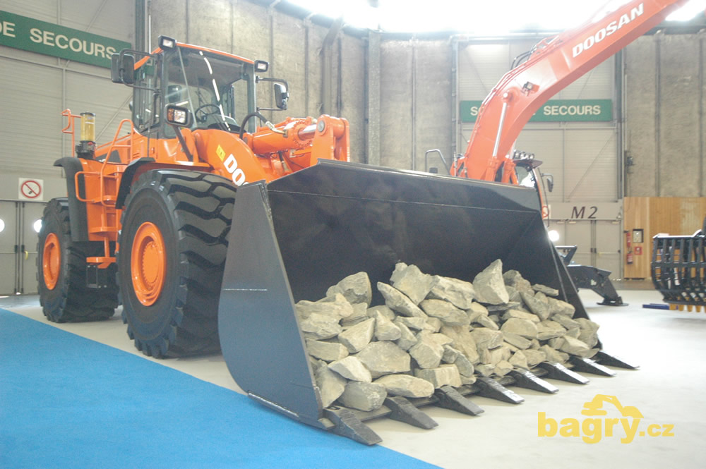 Kolový nakladač Doosan DL500
