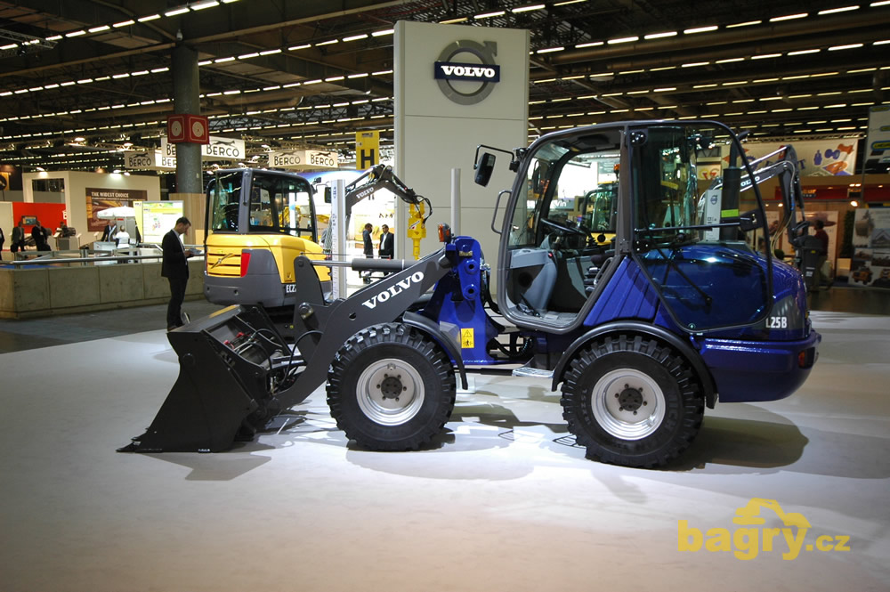 Kolový nakladač Volvo L25B
