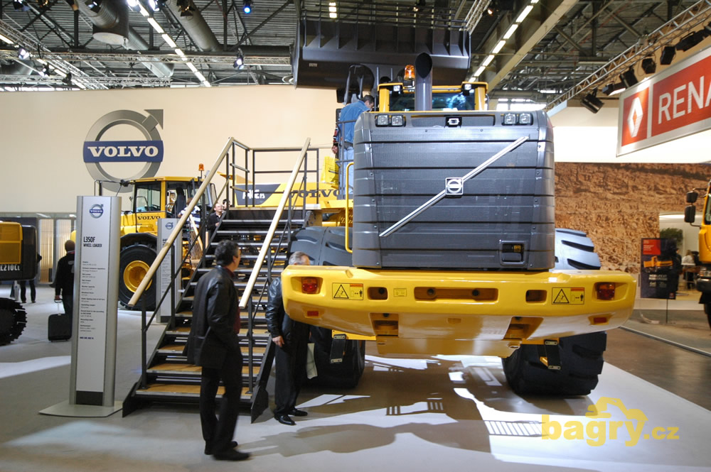 Kolový nakladač Volvo L350F