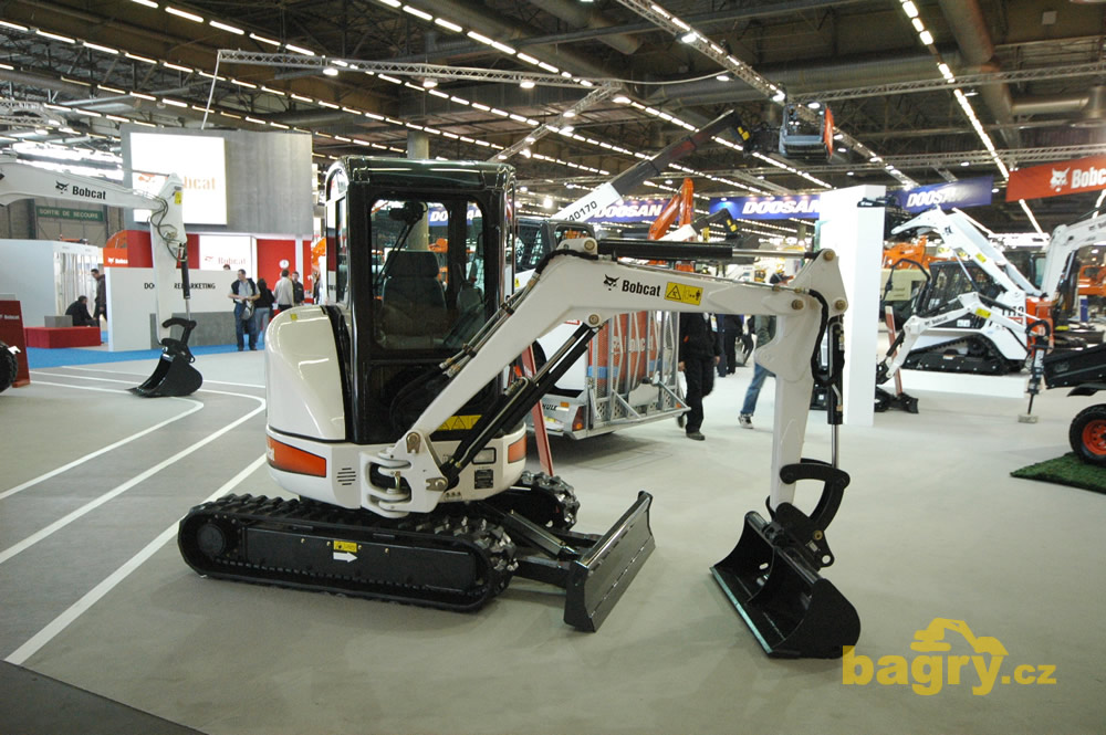 Pásové minirypadlo Bobcat 425