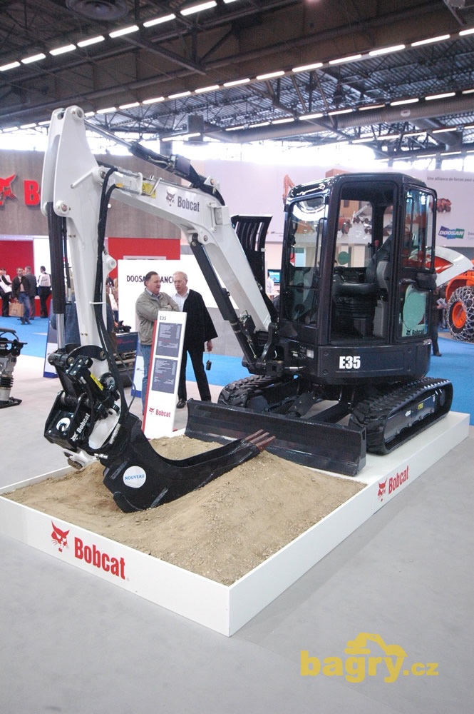 Pásové minirypadlo Bobcat E35