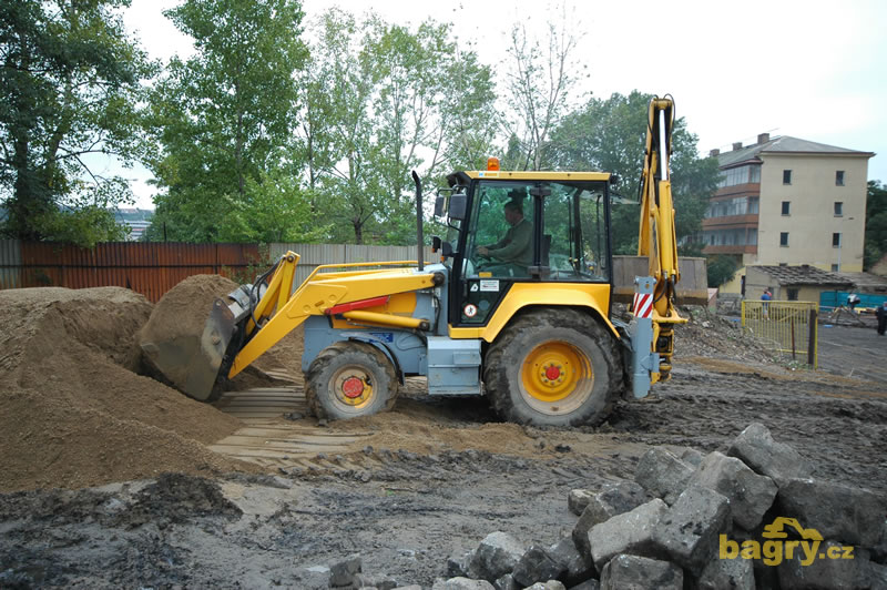 Rypadlonakladač MF 760