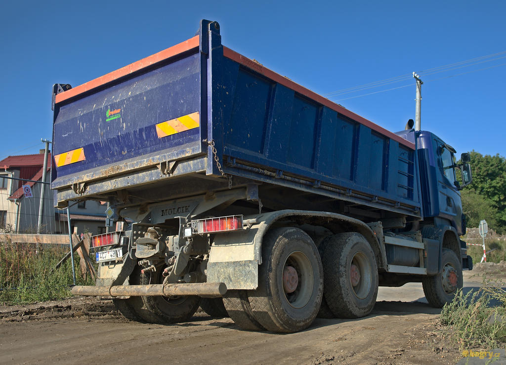 44. Sklápěč Scania