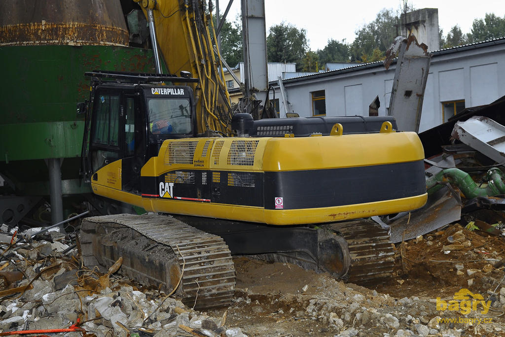 Demoliční rypadlo Caterpillar 330C L