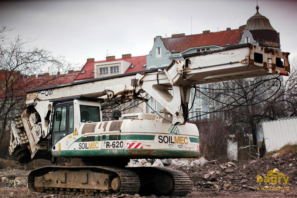 Vrtná souprava Soilmec R-620 firmy Pragis